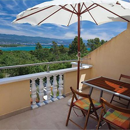 Amazing Apartment In Malinska With Kitchen Esterno foto