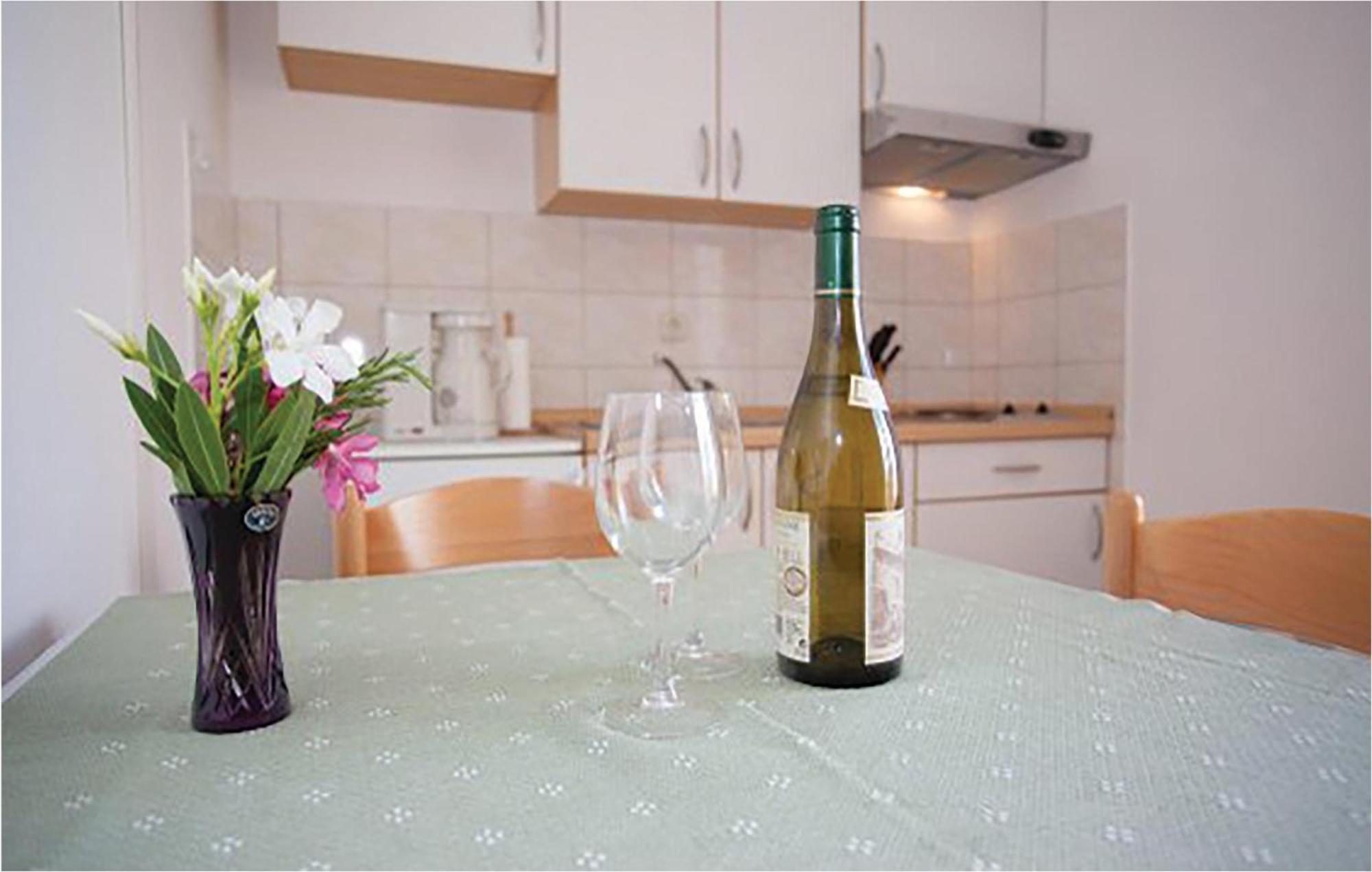 Amazing Apartment In Malinska With Kitchen Esterno foto