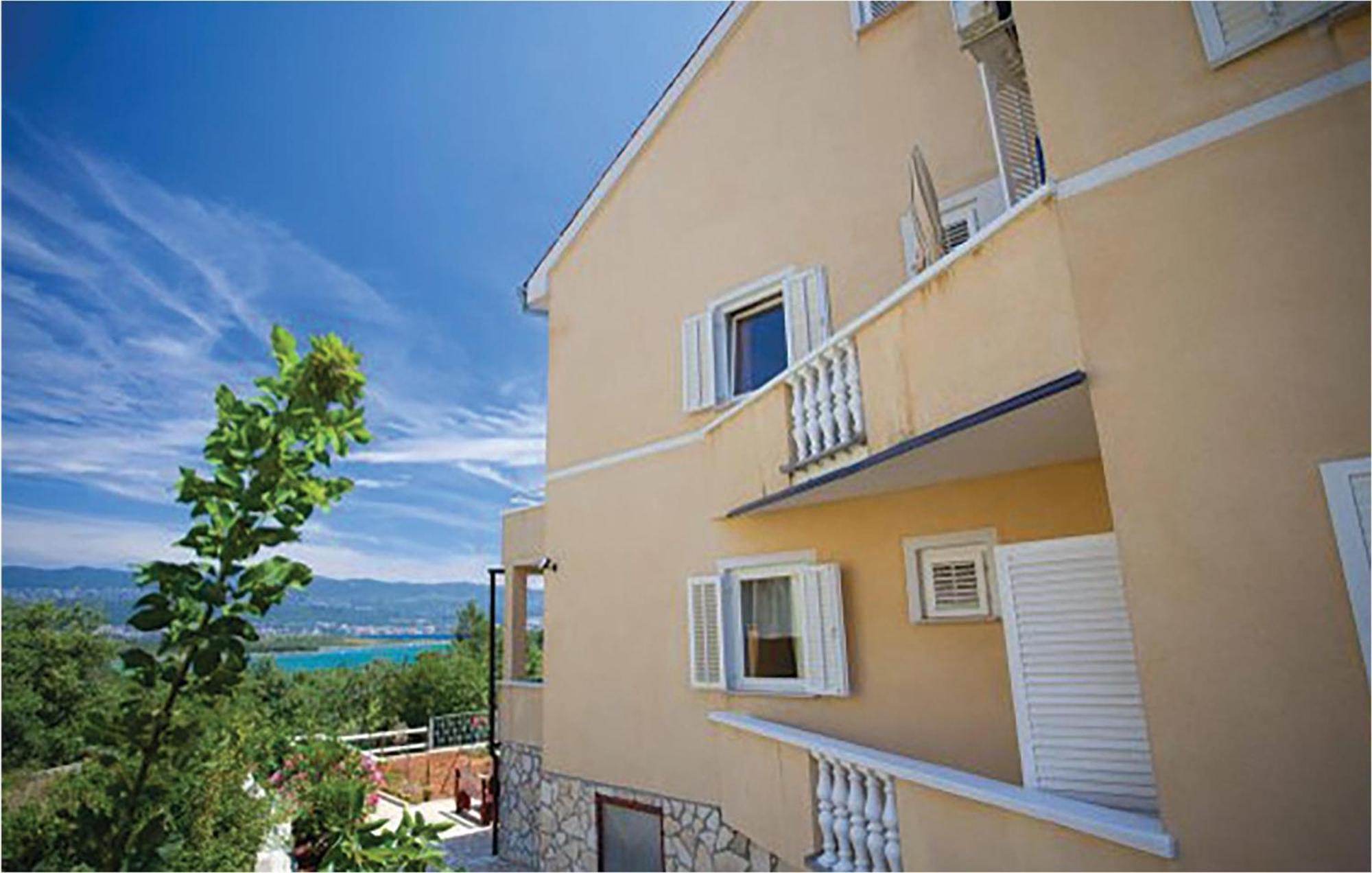 Amazing Apartment In Malinska With Kitchen Esterno foto